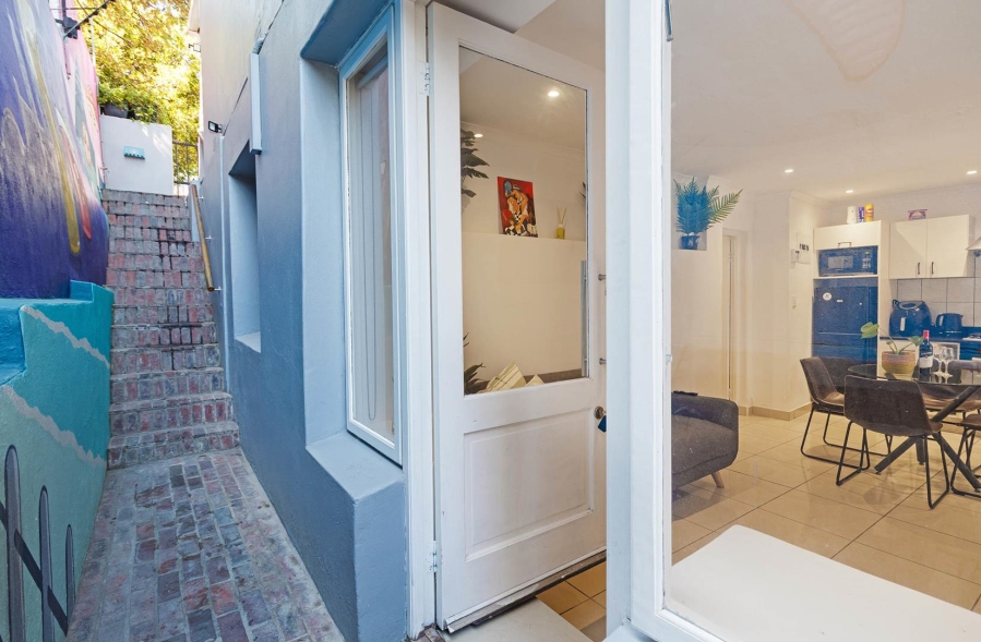 To Let 2 Bedroom Property for Rent in Sea Point Western Cape